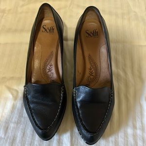 Sofft 2 in closed-toe heel.